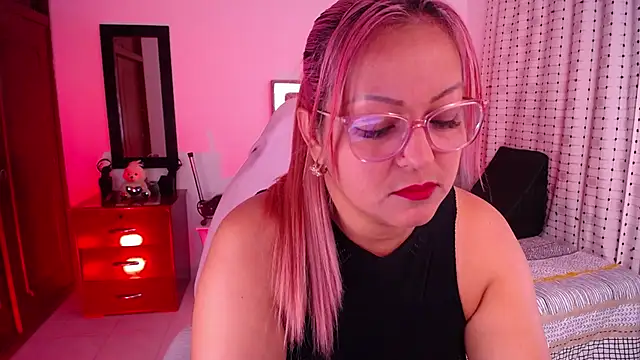 salomecastro  online show from July 18, 3:21 am