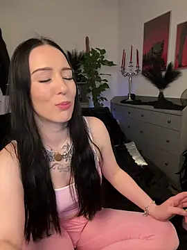 Trixie-Tainted online show from February 4, 9:29 pm