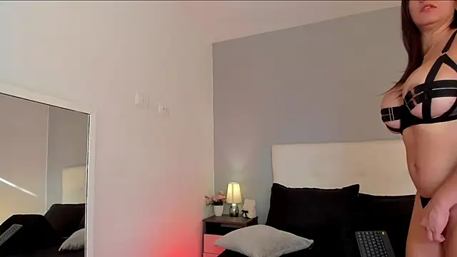 NataliaBuiles online show from May 15, 12:30 pm