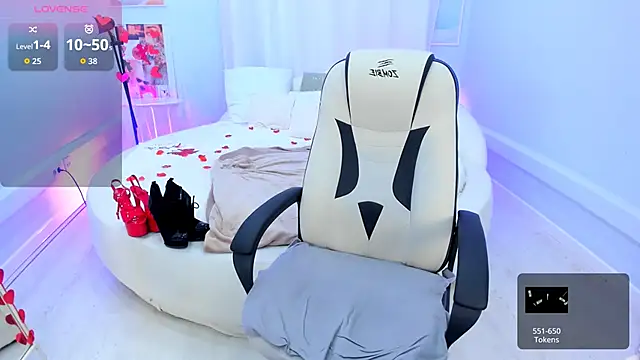 HelenaRegal online show from February 22, 2:07 pm