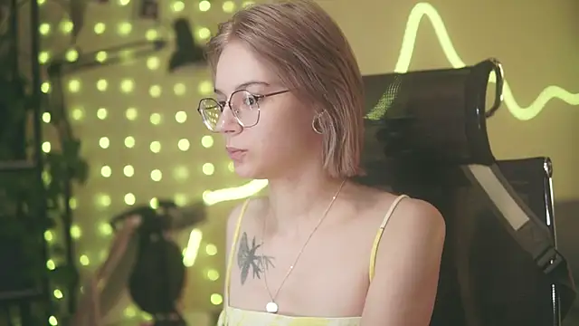 alyssa sweet online show from June 3, 4:57 am