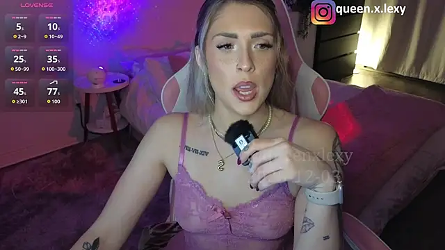 queenxlexy online show from December 3, 8:44 pm