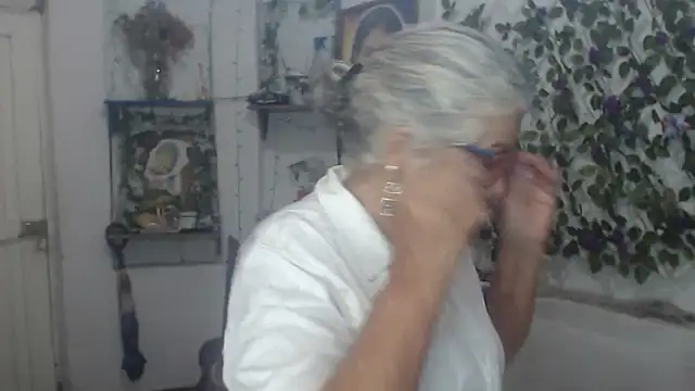 FunnyGrandma online show from December 2, 1:40 am