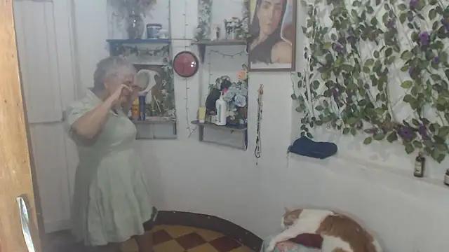 FunnyGrandma online show from July 7, 1:41 am