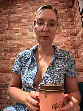 The Snowwhitee online show from September 20, 9:02 pm