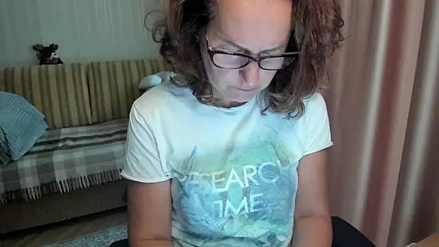 lauraoven online show from August 6, 3:41 pm