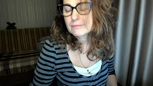 lauraoven online show from November 29, 3:16 pm