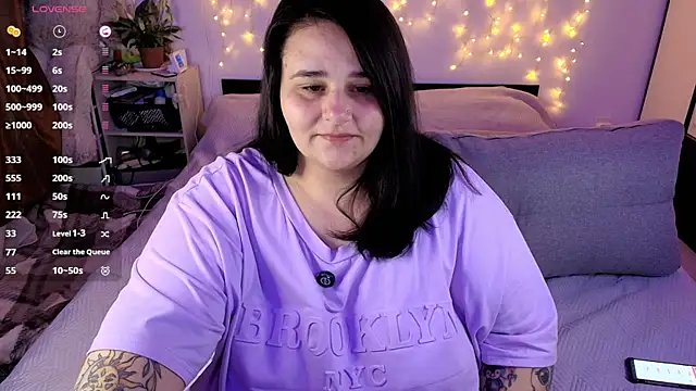 naughtykiss online show from April 8, 4:14 am