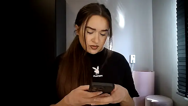 avajade online show from February 4, 11:35 am