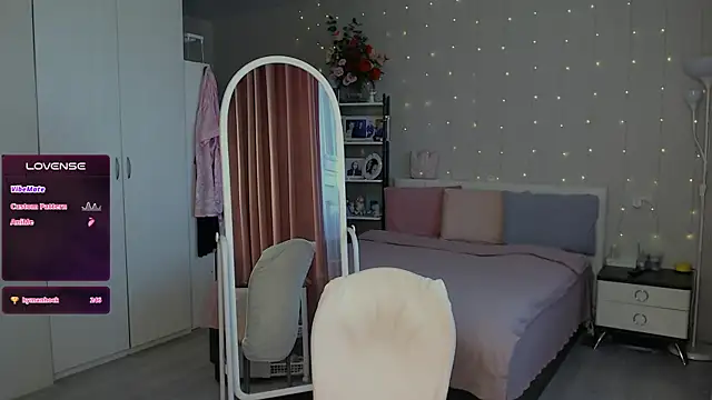 JuliaVilnet online show from September 30, 6:19 am