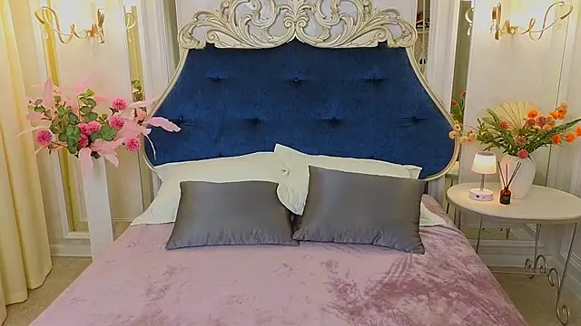 Ariana Petite online show from May 26, 11:26 pm