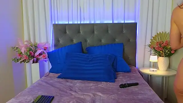 Ariana Petite online show from April 22, 12:18 am