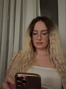 mollyxxx online show from March 29, 2:32 am