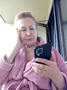 Hottie-Mom online show from May 31, 6:31 pm