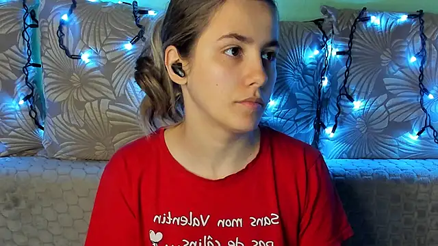 MaggieCake online show from March 2, 2:55 am