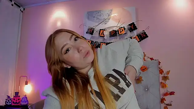 hannamartinn online show from October 31, 1:40 am