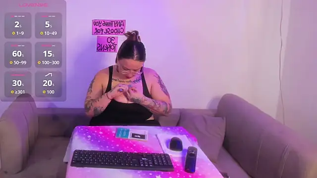 MiaYMolly online show from March 13, 5:03 pm