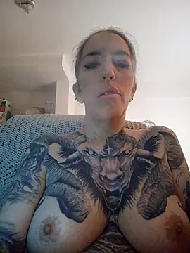 vamporasuccubus19777 online show from March 19, 9:41 pm