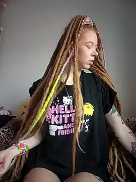 LucidLucy online show from December 5, 1:45 pm