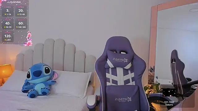 roxie gates  online show from February 24, 2:33 am