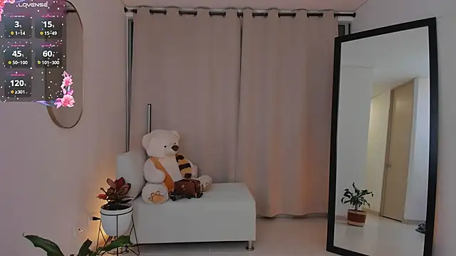 roxie gates  online show from September 15, 12:41 am