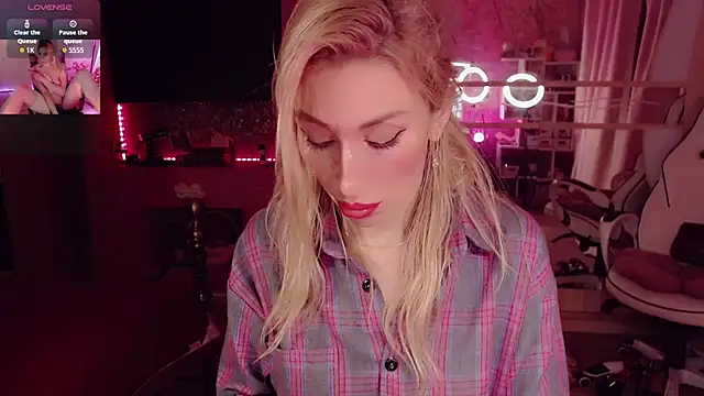 AnnieGOld  online show from September 28, 10:26 pm