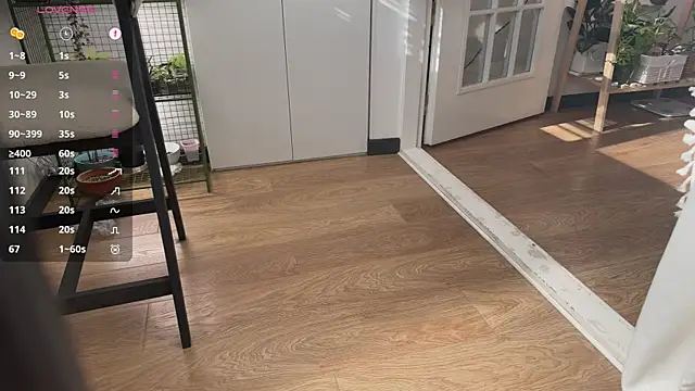 Chantwow online show from April 25, 1:41 pm