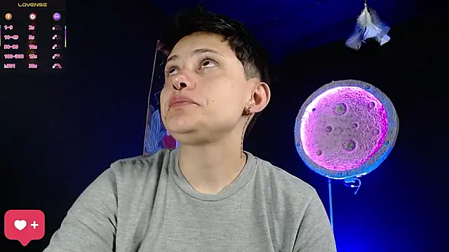 girl intense444 online show from March 17, 1:04 pm