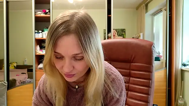 Hotty Evochka online show from April 19, 10:15 am