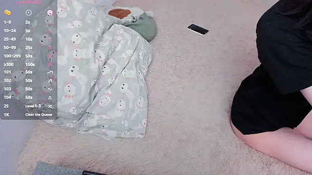 loliwoods online show from February 13, 4:30 pm