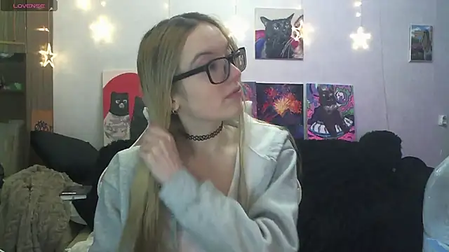 SecretSophia online show from February 1, 10:30 pm