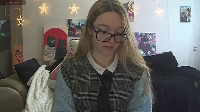 SecretSophia online show from February 24, 10:36 am