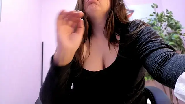 BattyMoll online show from April 16, 9:03 pm