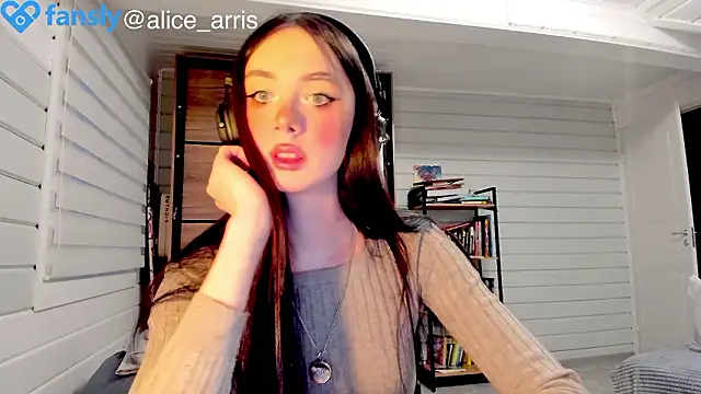 Alice  Aris online show from February 26, 3:22 pm