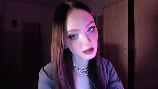 Alice  Aris online show from October 3, 6:35 pm