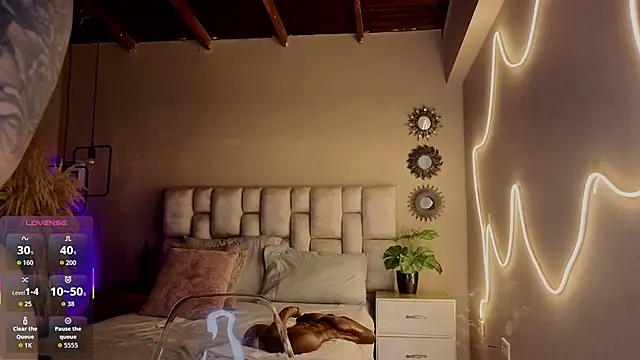 pamela reyes  online show from February 19, 9:02 pm