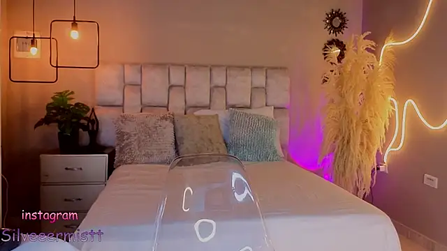 pamela reyes  online show from October 1, 6:35 pm