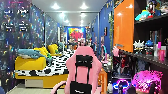 Softie Sofy online show from November 17, 2:23 am