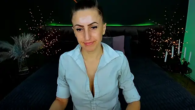 Rebecca Diamond online show from February 2, 6:45 am