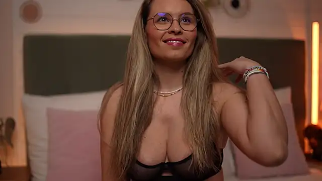 BrandyWhite online show from March 24, 5:24 am