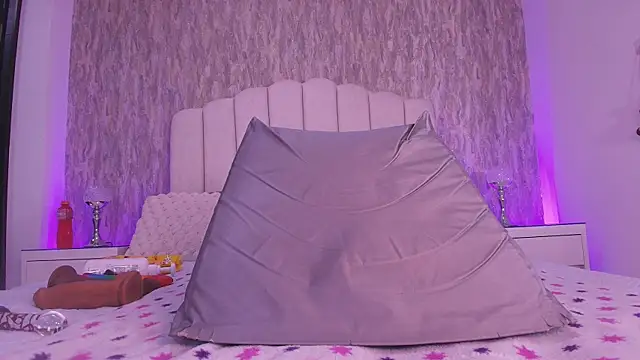 raven lilith  online show from April 22, 3:14 am