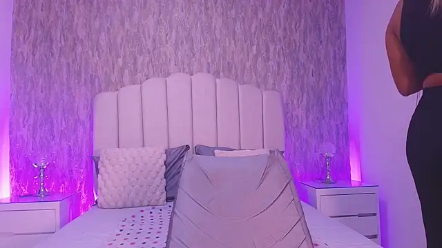 raven lilith  online show from April 25, 3:09 am