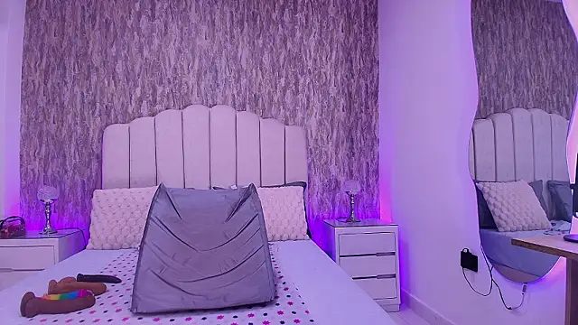 raven lilith  online show from March 19, 3:11 am