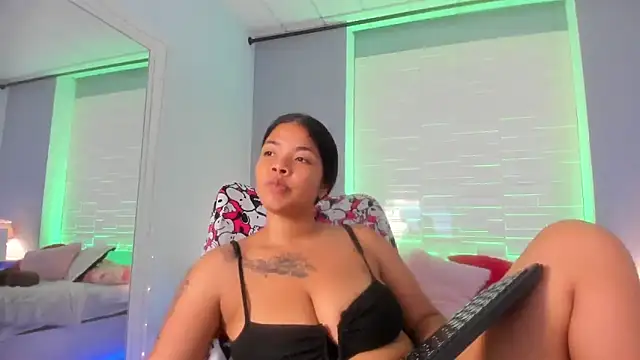 SophiaaStone online show from December 15, 11:37 am