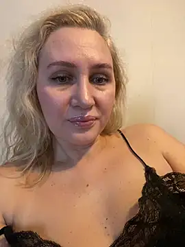 YourBlondee online show from January 14, 3:11 am