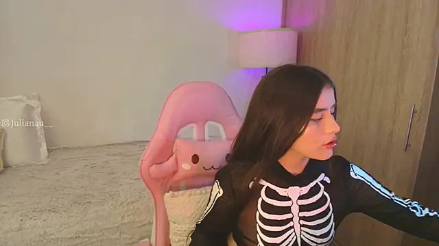 iriswest  online show from October 25, 12:07 am