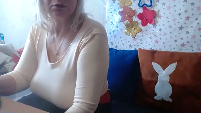 QueenLana online show from March 2, 11:17 am