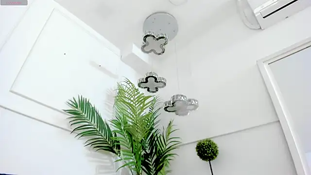 Snooky Clinton online show from March 19, 8:35 pm