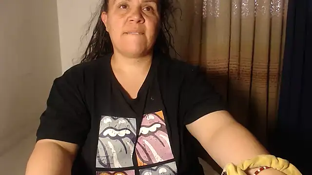 agathamiller01 online show from April 16, 10:34 pm