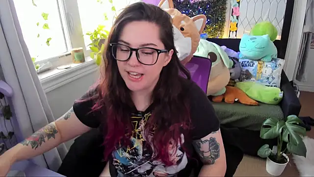JennKenobi online show from May 11, 1:57 pm